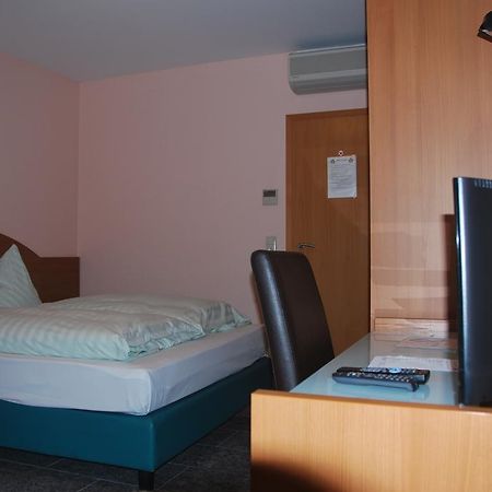 Hotel & Restaurant Garda Darmstadt Habitación foto