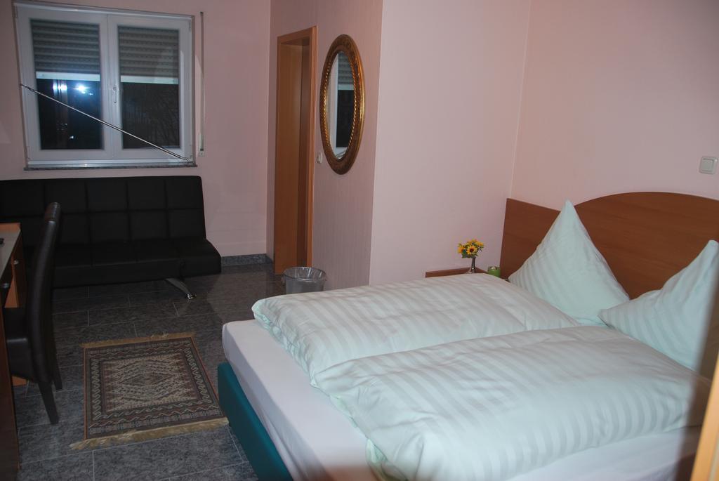 Hotel & Restaurant Garda Darmstadt Habitación foto