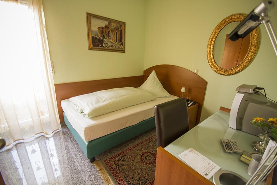 Hotel & Restaurant Garda Darmstadt Habitación foto